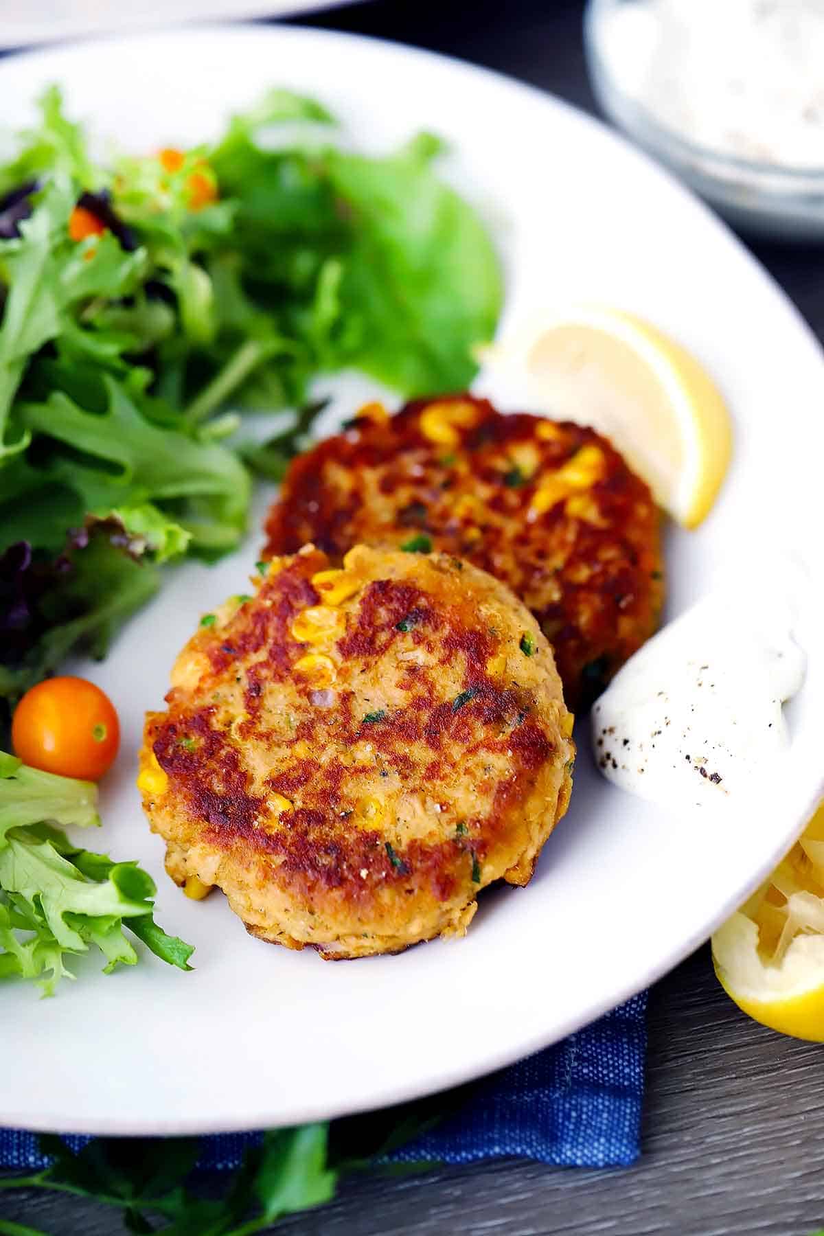 What to Serve with Salmon Patties: Delicious Side Dish Options for Salmon Patties